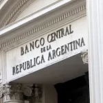 Caputo volvió al país para reunirse con el equipo técnico del FMI