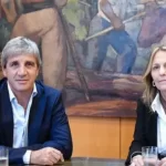 Graves incidentes en Moreno: vecinos atacaron a pedradas la Municipalidad tras el crimen de un delivery