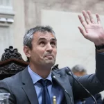 Dólares financieros sin tregua: el MEP y el CCL superan los $1.300 en una jornada caliente