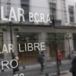 Fin del cepo: el mercado espera una devaluación del 15% este lunes