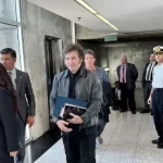 Echaron al responsable de destruir el monumento de Osvaldo Bayer en Santa Cruz