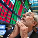 El dolar retrocede a $1.230 después de abrir a $1.250