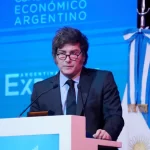Caputo: «Podríamos ir a una convertibilidad por debajo de mil pesos por dólar»