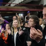 Advierten que Javier Milei usará los dólares del FMI para mejorar sus chances electorales