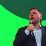 El Gobierno demora el anuncio de la medida para incentivar el uso de dólares «bajo el colchón»