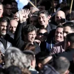 Multitudinaria convocatoria en Plaza de Mayo en apoyo a Cristina
