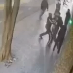 Quiso explicar una estafa y terminó mostrando en vivo los datos de su tarjeta de débito