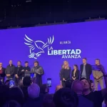 Colocaron una gigantografía de Pablo Grillo en la escuela donde votaba