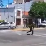 Insólito posteo de Milei llamando «kirchnerista» a la libertaria que fue con un cuchillo al acto