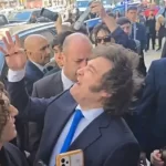 Una alcaldesa electa de Alemania fue atacada a puñaladas y detuvieron a su hijo