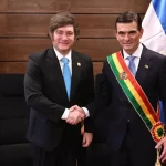 Caputo afirmó ante inversores que no se descarta realizar modificaciones en las bandas cambiarias