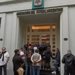 Un grupo de jubilados se encadenó en la Plaza del Congreso en contra del ajuste