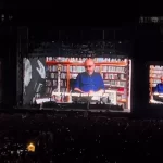 Los fans de Shakira casi la dejan pelada en un show en Uruguay