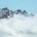 Confirman un muerto, decenas de heridos y un infartado tras la súper ola que sacudió la Costa Atlántica