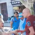 El «desafío de la barra» que es furor en Mar del Plata: ¿prueba real o estafa?