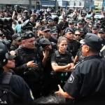 Tensión entre la policía y manifestantes por la reforma laboral: balas de goma y piedras