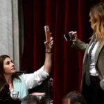 Exponen que la defensa de Adorni es exactamente igual a la de Espert