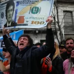 Sturzenegger celebró que los bancos puedan cobrarse los préstamos directamente de los salarios