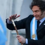 La imagen de Milei sigue en caída y fue superado por otro integrante del Gobierno