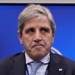 La producción de autos volvió a caer en abril y cerró el cuatrimestre con un derrumbe del 18%