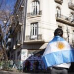 Caso Adorni: la Justicia analiza chats entre una secretaria del jefe de Gabinete y el contratista