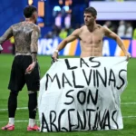 El divertido momento de Scaloni con Messi: «¿Quieren que hable yo o él?»