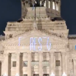 En pleno show, el público de Rosalía rechazó la modificación de la Ley de Tierras: «La patria no se vende»