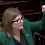 La ironía de Mayans tras la derrota del Gobierno: «Queda la palabra ‘invio’ y lo otro se perdió»