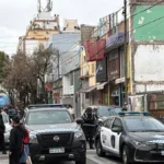 El efecto motosierra: de cuánto sería el bono a jubilados sin el ajuste de Milei