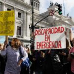 Del “mejores 18 meses” a las excusas: Caputo dijo que la caída de la economía es por el Mundial y el Papa