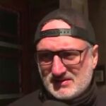 “¡Dependemos de vos!”: un pasajero cruzó a un colectivero que manejaba mirando el celular