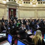Se desploma el respaldo a Milei: el rechazo llega al 67% entre los argentinos más pobres